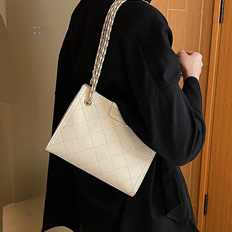 Free Shipping Designer Premium Texture Diamond Grid Chain Bag For Women 2025 New Trendy Versatile Ins Niche Crossbody Bag Armpit Shoulder Bag