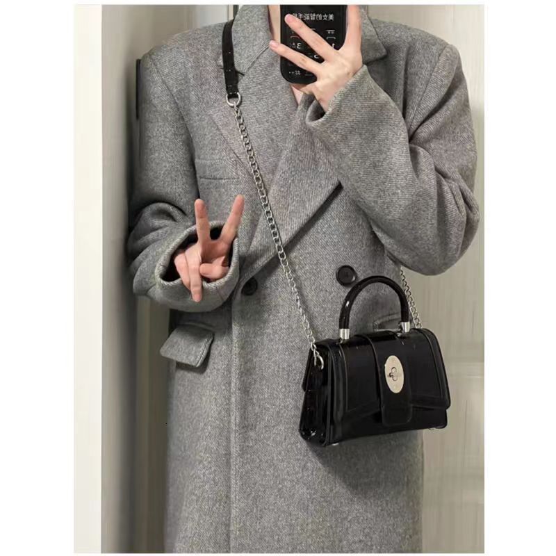 designer High-Quality Textured Fashion Chain Patent Leather Motorcycle Bag for Women 2025 New Niche Handbag Shoulder Crossbody Small Square Bag