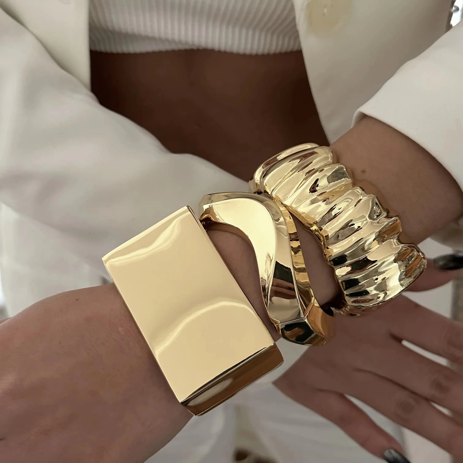 Exaggerated Punk Smooth Heavy Metal Chunky Spring Bangles for Women Hip Hop Gold Color Geometric Bracelets Jewelry Accessories 250528