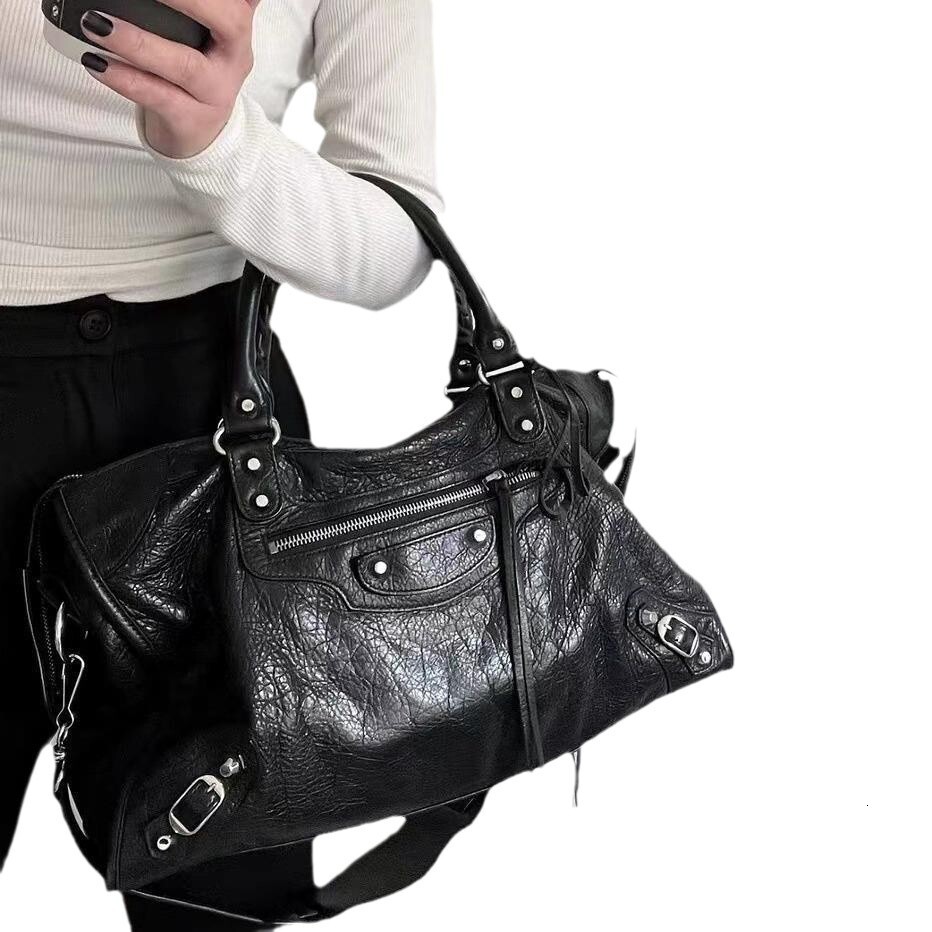 designer 2025 Trendy Paris Studded Motorcycle Bag ABG Hot Girl Bag High-end Large Capacity Shoulder Crossbody Handbag for Women