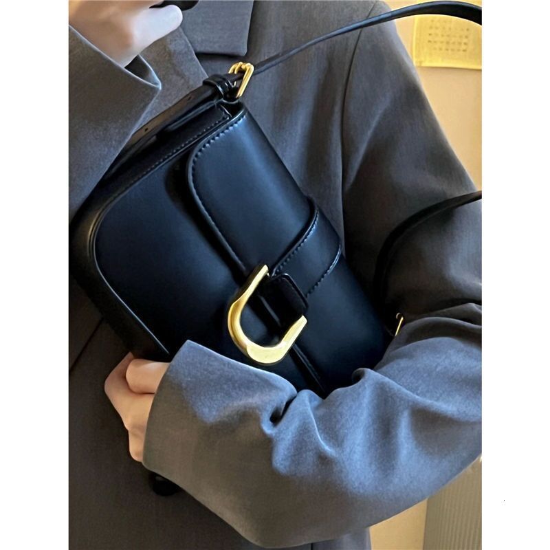 designer High-Quality Texture Bag for Women 2025 New French Baguette Bag Retro Horse Hoof Buckle Underarm Bag Stylish Single Shoulder Crossbody Small 