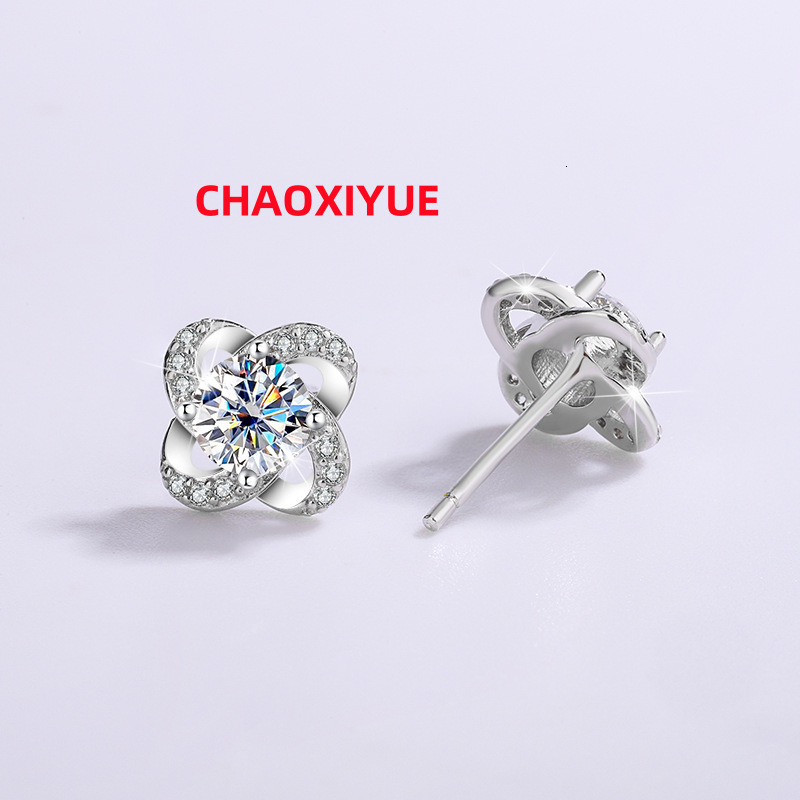 9 S925 Sterling Silver Lucky Four-leaf Clover 1Carat Moissanite Earrings for Women