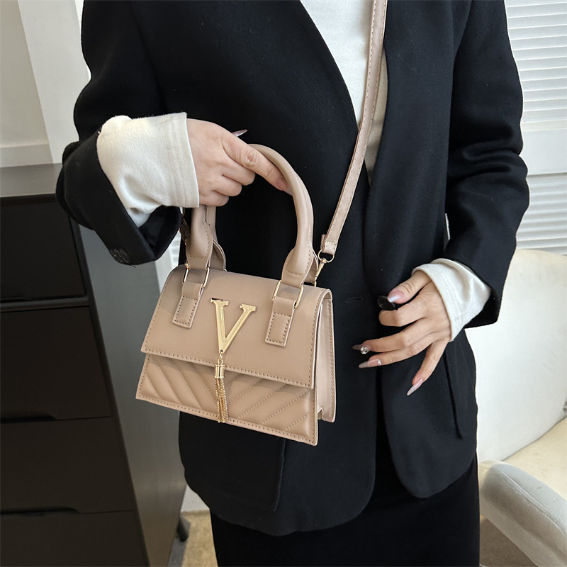 Free shipping designer bag Bag for women 2024 new high-end fashion single shoulder trendy commuting diagonal cross small square bag