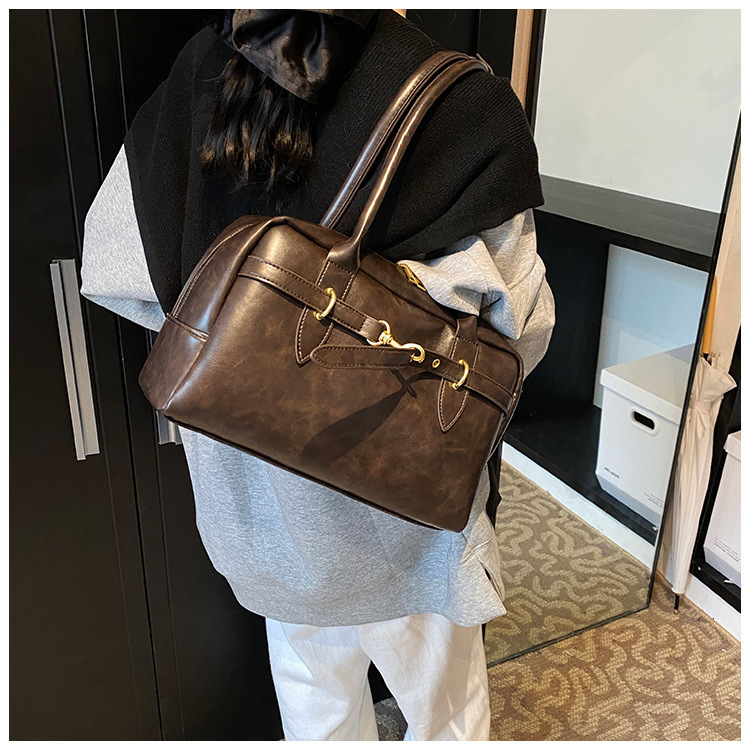 designer Vintage Large Capacity Underarm Bag Women's 2025 New Winter Shoulder Bag Handheld Commuter Boston Pillow Bag