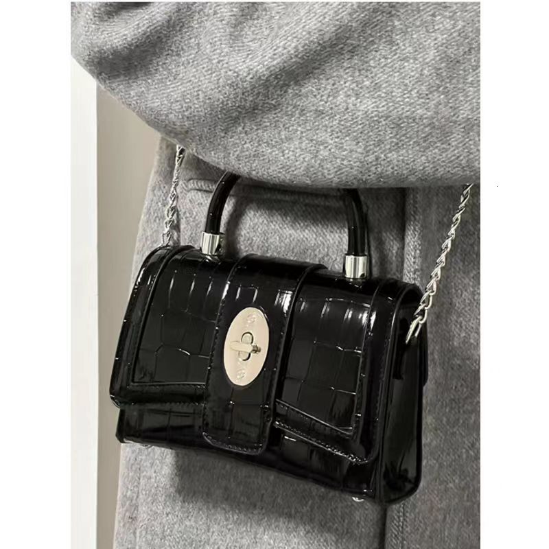 designer High-Quality Textured Fashion Chain Patent Leather Motorcycle Bag for Women 2025 New Niche Handbag Shoulder Crossbody Small Square Bag