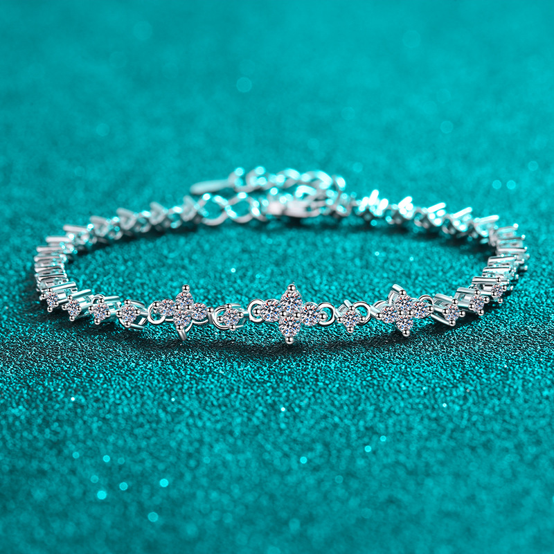 925 Sterling Silver Moissanite Bracelet for Women, Elegant and Sparkling Silver Jewelry, Adjustable, Perfect Gift for Special Occasions