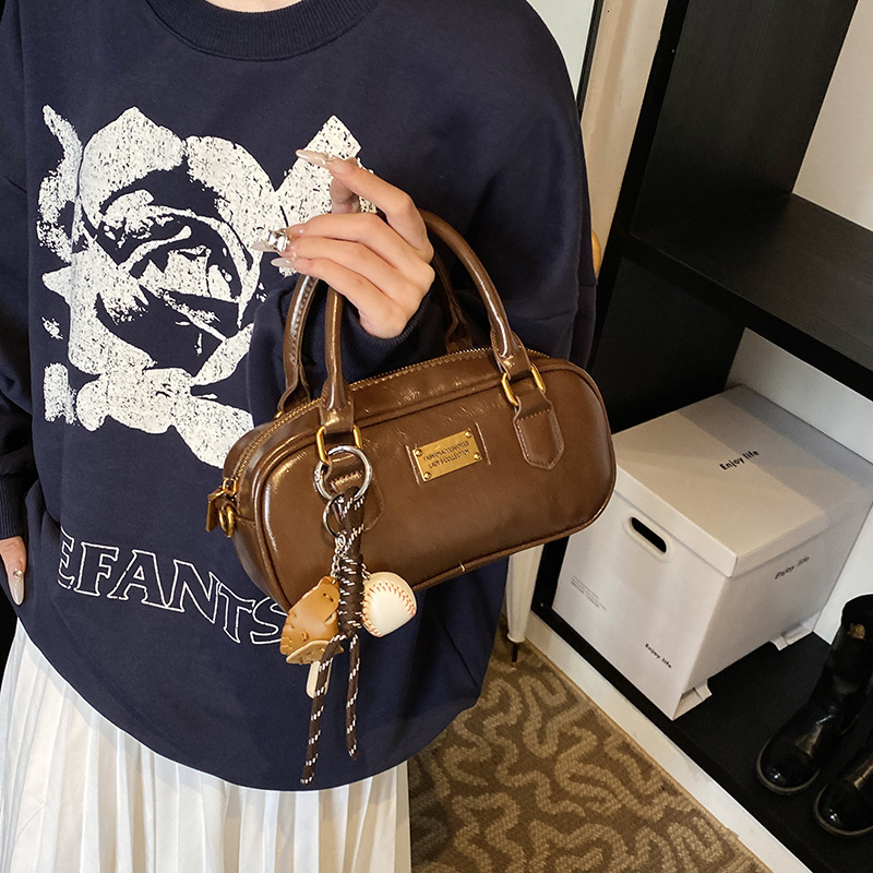 Free Shipping Designer Bag A Niche Bowling Womens Handbag Autumn Winter New Style Simple And Versatile Single Shoulder Crossbody Bag Boston Bag