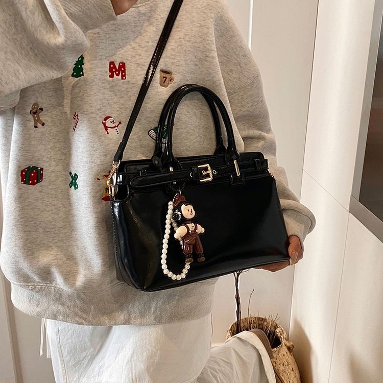 Free Shipping Fashion Super Popular Handheld Tote Bag 2025 New Summer Versatile Crossbody Bag Textured Stylish Handheld Shopping Bag Designer Small Ba