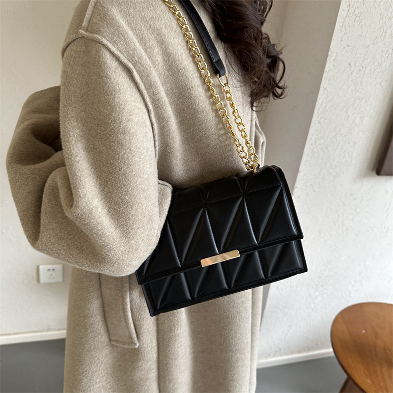 Free Shipping Designers New Retro Personalized Shoulder Bag Womens Fashionable Simple Crossbody Bag Korean Version Trendy Chain Small Square Bag