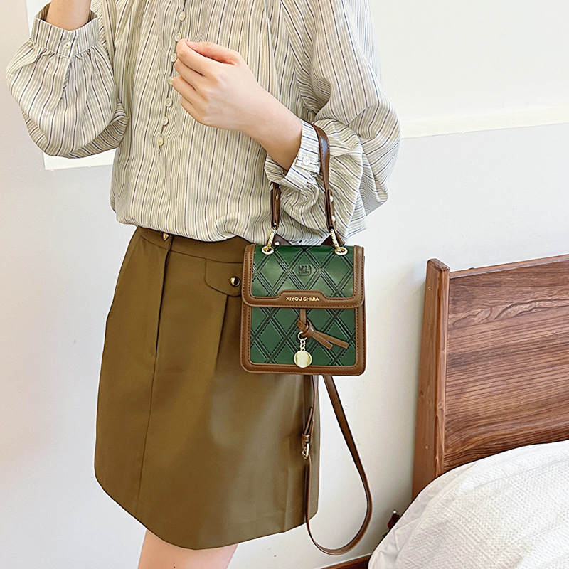 Free Shipping Designer Bag 2025 New Niche Design Splicing Contrasting Color Small Square Women's Texture Simple Crossbody Bag, Fashionable Single