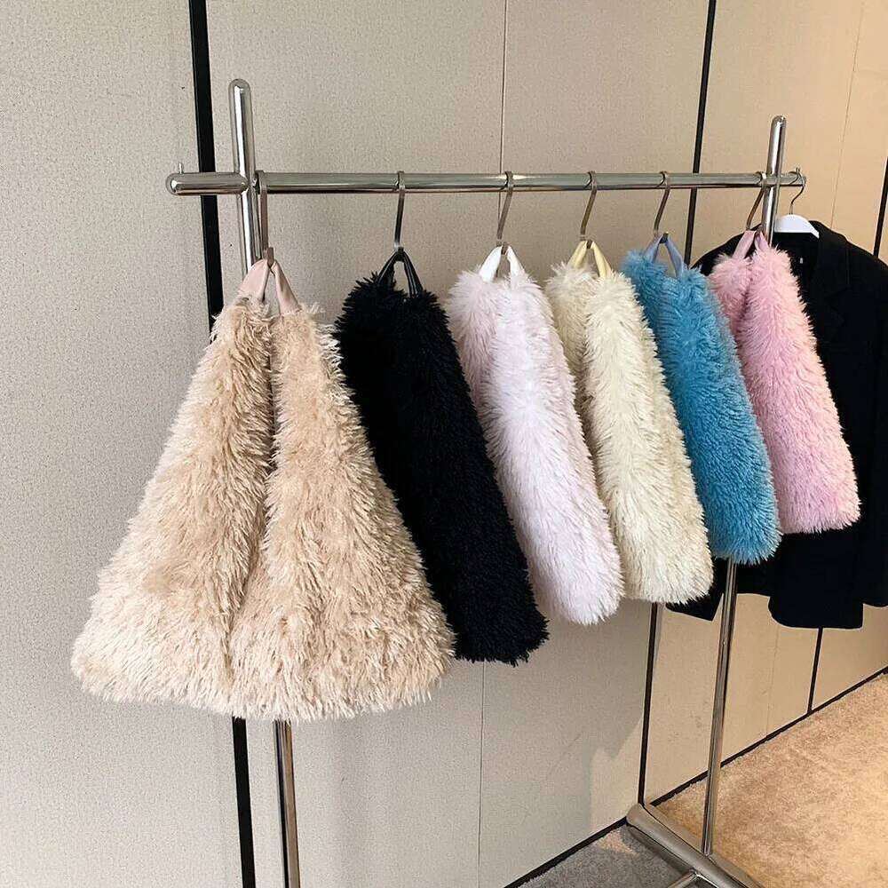 Hot Selling Women Soft Plush Tote Fluffy Shoulder Magnetic Closure Autumn Winter Handbag Large Capacity Shopping Trvavel Bag Designer Bags