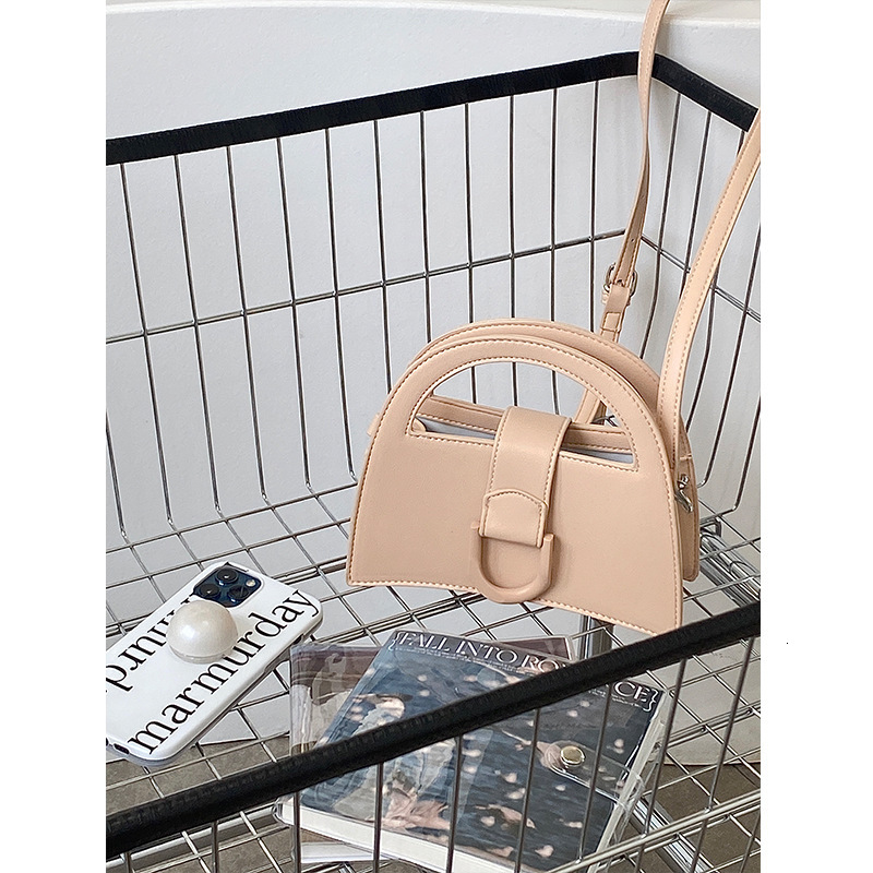 designer Niche Design New Women's Bag Curved High-Quality Texture Handbag Fashion Versatile Shoulder Crossbody Small Round Bag Trendy