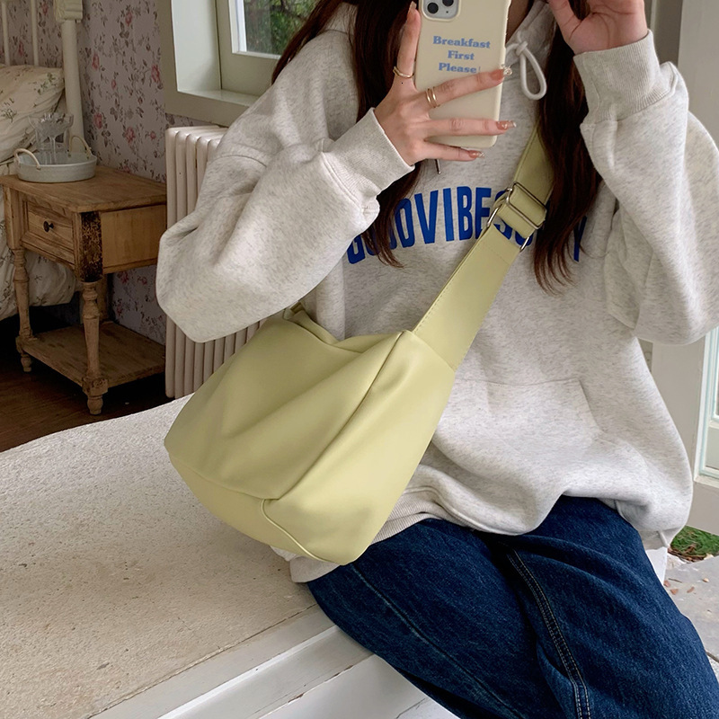 designer Large Capacity Bag for Women 2025 New Soft Leather Niche Commuter Tote Bag College Student Class Shoulder Bag Crossbody Bag