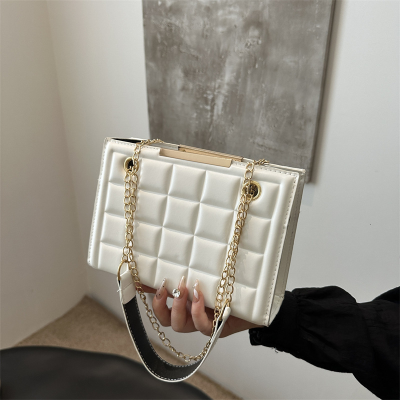 Free Shipping Designer Bag 2025 New Chain Diamond Grid Trendy Texture Fashionable Versatile Womens Shoulder Crossbody Bag