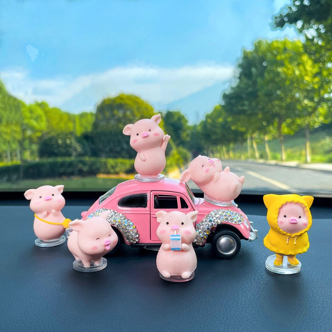 A 7-piece set of cute car accessories for the little pig car dashboard decoration and interesting car interior desktop ornaments