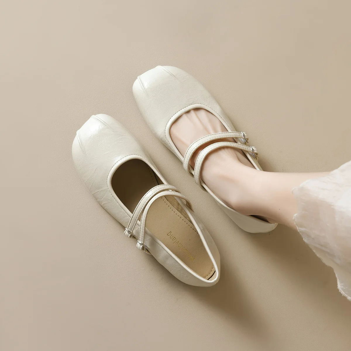 spring shoes Round toe Mary Jane shoes Ladies casual flat shoes Work boat shoes Large sizes 41-43 250528
