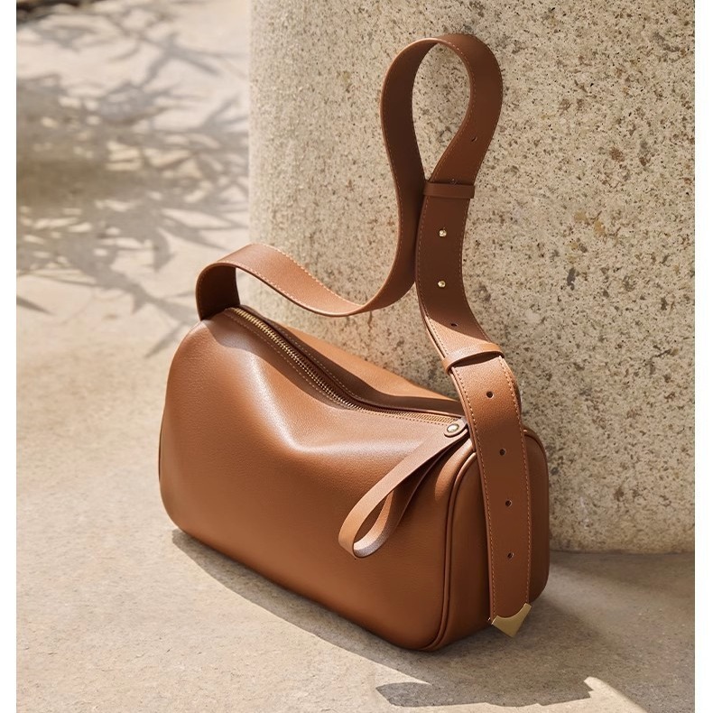 designer Women's Bag 2025 New Crossbody Bag High-end Shoulder Bag Large Capacity Office Commuter Bag Underarm Bag