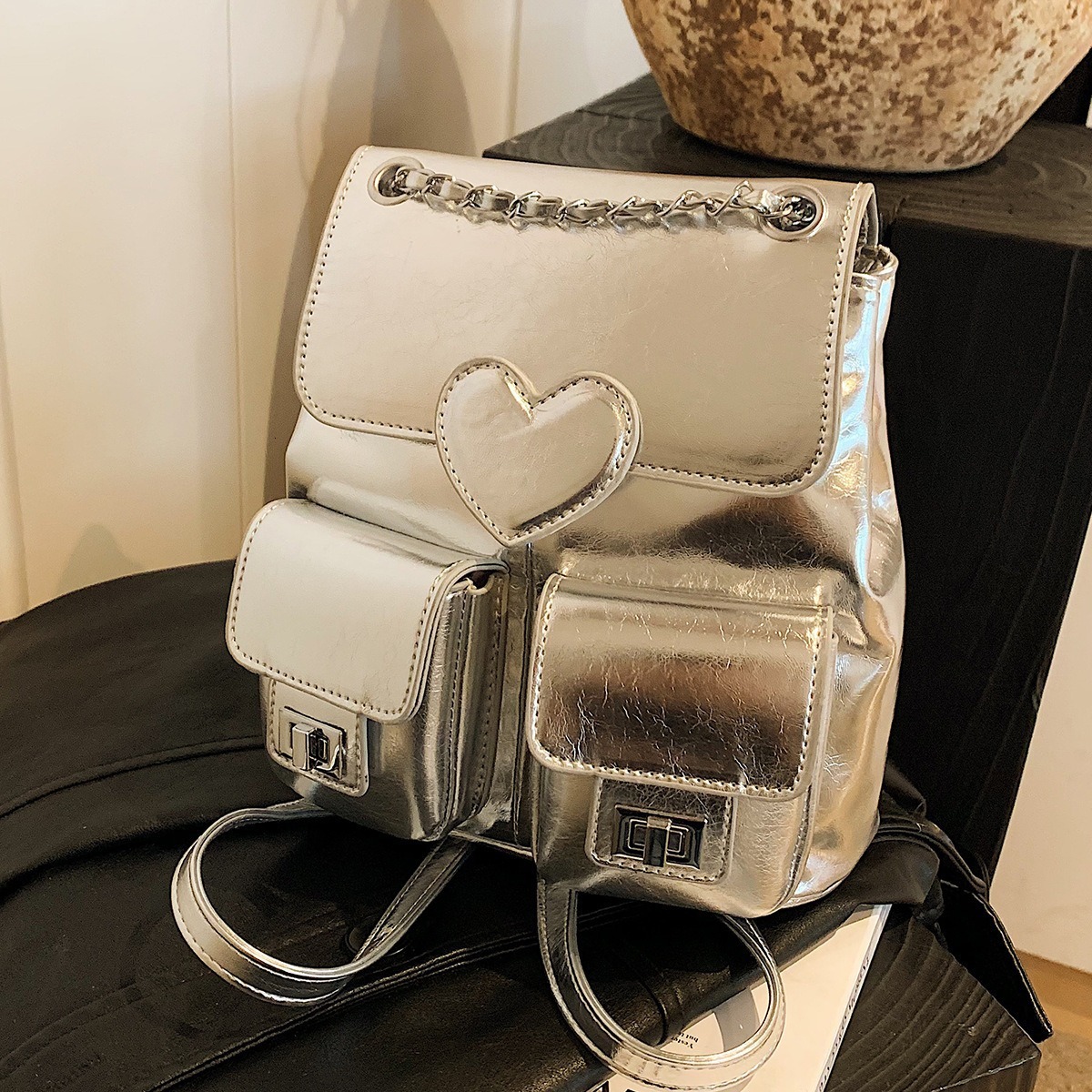 designer Design Sense Niche Backpack Silver Women's Heart New Fashion Backpack Versatile Chain Bucket Travel Bag