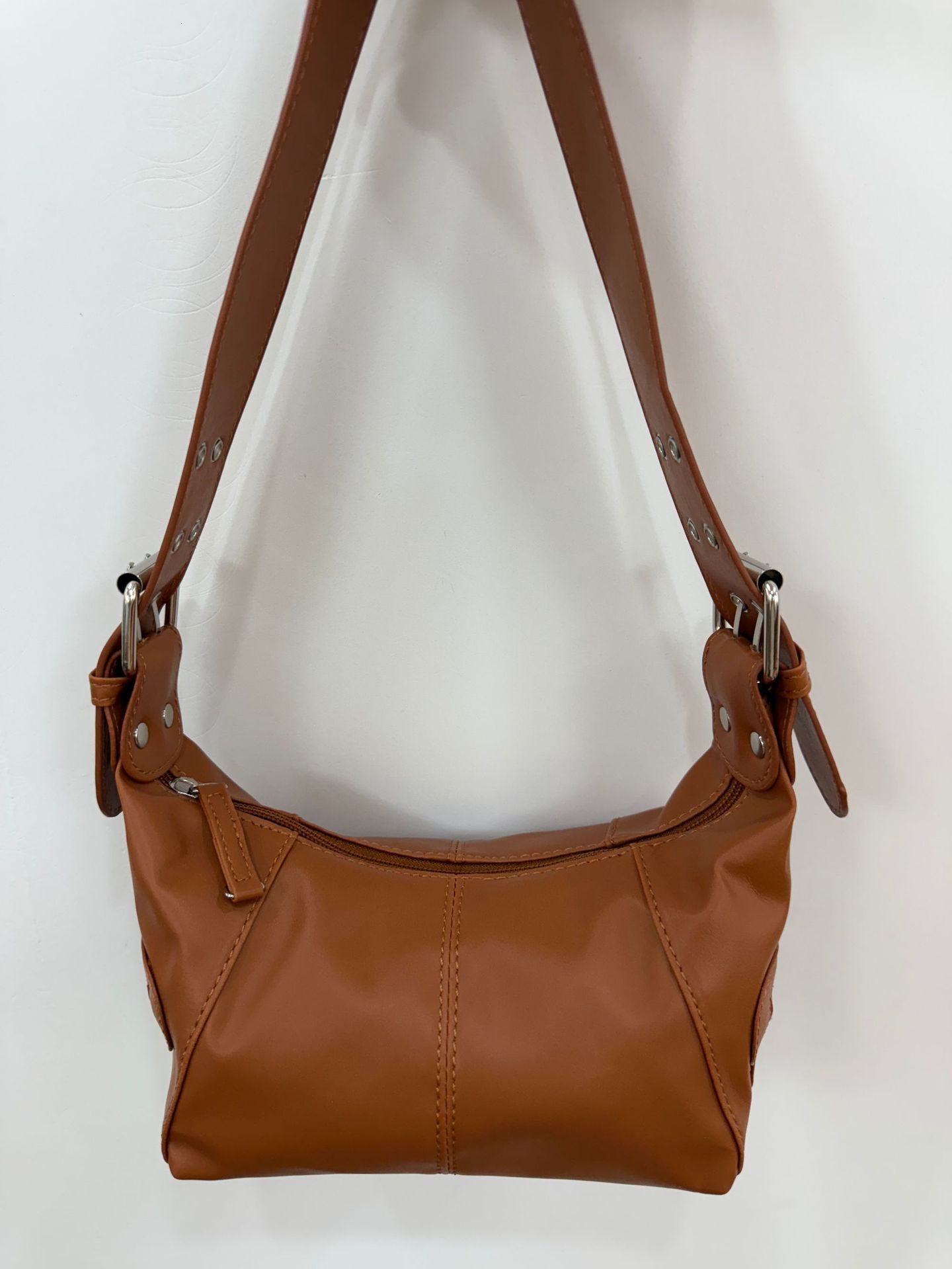 designer New Women's Bag Cool Girl Niche Design Fashion Leather Zipper Shoulder Handbag Underarm Retro European and American