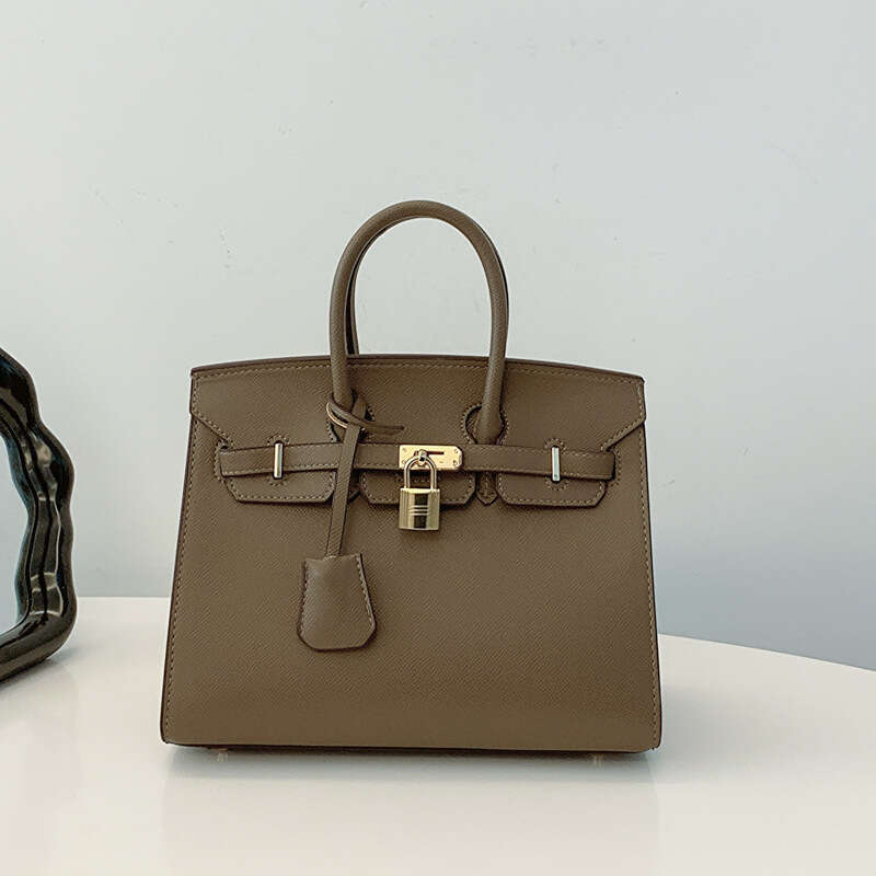 High Version Tote with a Sense of Sophistication, Niche Design Handbag for Women, Fashionable Versatile Commuter Shoulder Bag