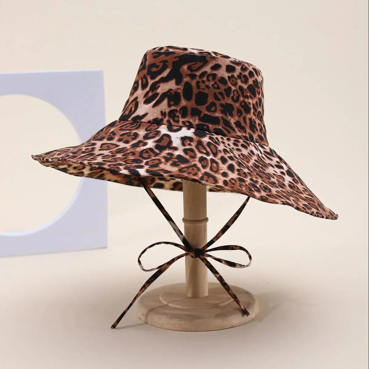 A large brimmed buccket hat womens casual foldable leopard print sunshade basin beach sun protection 250528