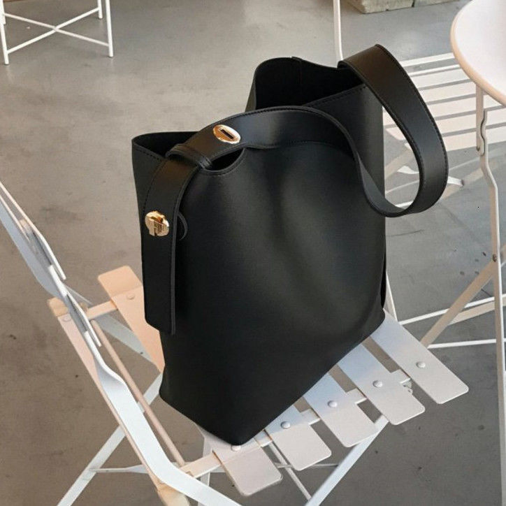 designer 2025 New Fashion Korean and Japanese Style Single Shoulder Bag Bucket Bag Ins Retro Crossbody Large Capacity Tote Bag Student Bag