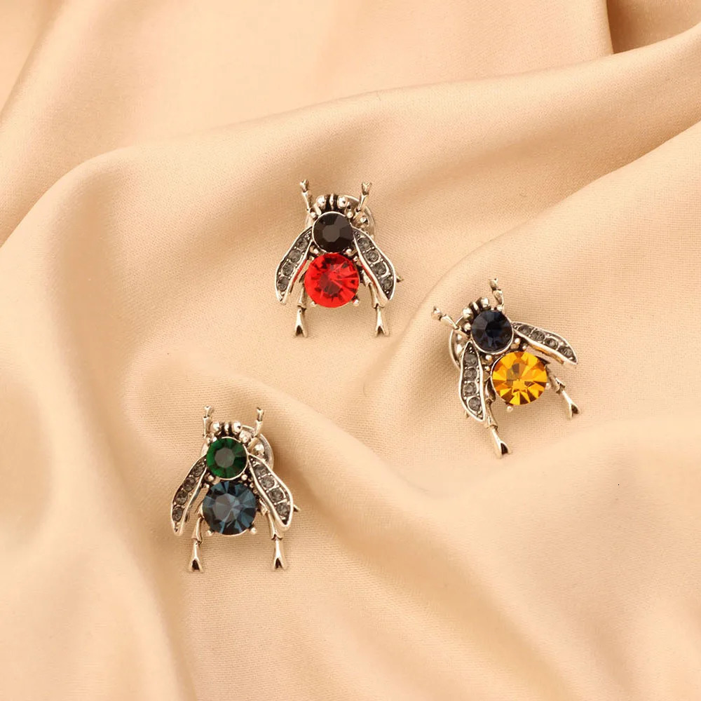 Punk Mini Bee Brooch for Men Women Yellow Red s Insect Lapel Pin Badge Corsage Suit Jewelry Accessories Gifts 250522