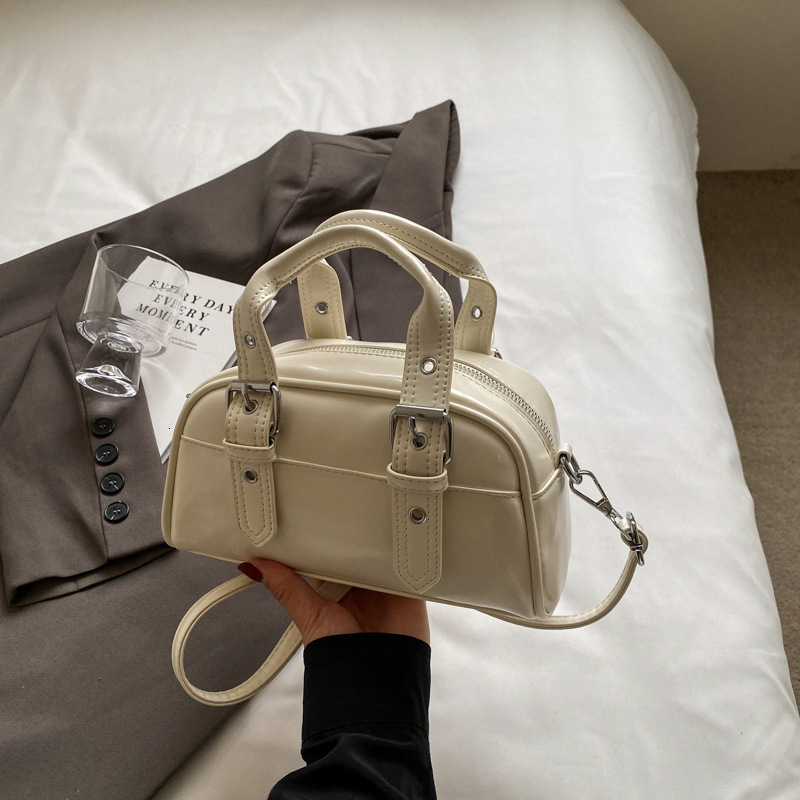 Fashion Handheld Small Square Bag For Free Shopping Designer Women Bag Shipping Simple Casual Shoulder Bag Summer Niche Trend Design Crossbody Bag