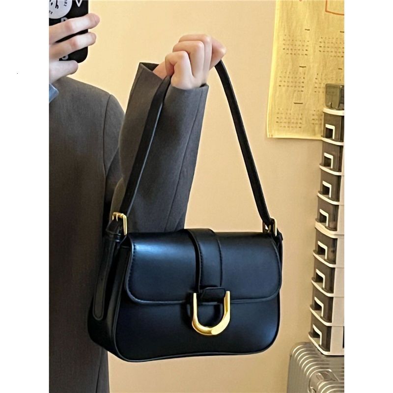 designer High-Quality Texture Bag for Women 2025 New French Baguette Bag Retro Horse Hoof Buckle Underarm Bag Stylish Single Shoulder Crossbody Small 