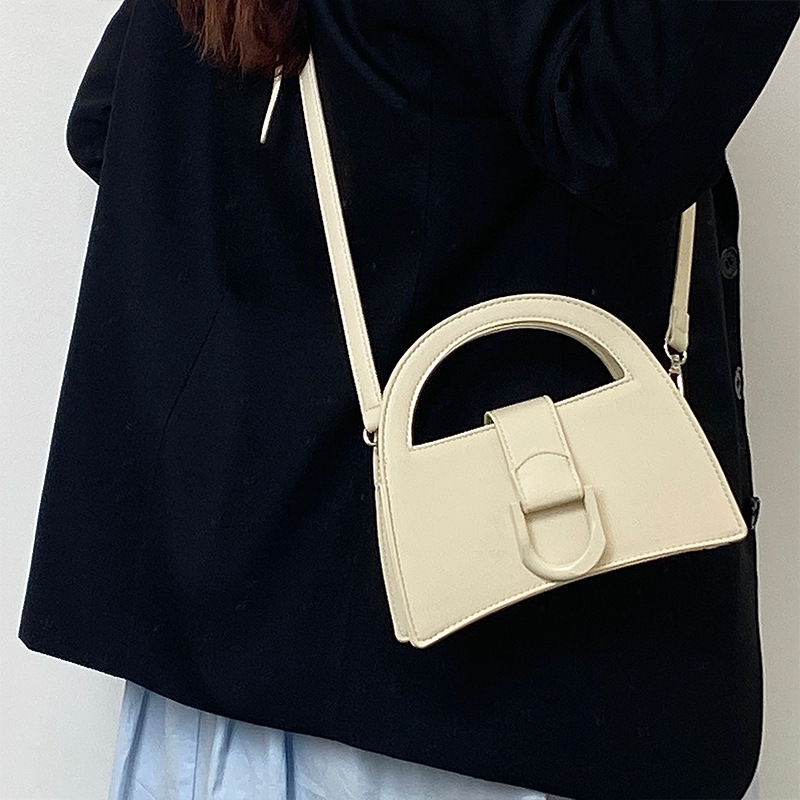 designer Niche Design New Women's Bag Curved High-Quality Texture Handbag Fashion Versatile Shoulder Crossbody Small Round Bag Trendy