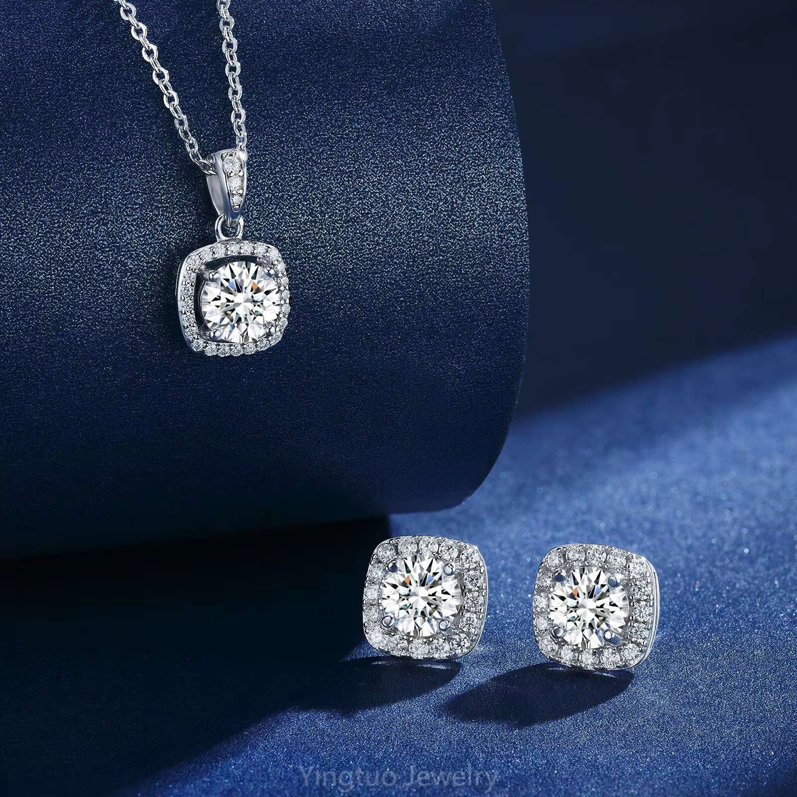 Hot Selling 925 Silver Solitaire VVS Moissanite Jewelry Diamond Stud Earrings and Necklacewith GRA Certification Women