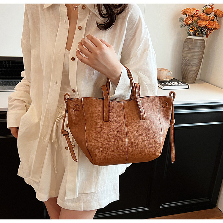 designer French Niche Design Tote Bag Wrinkled Underarm Bag Trendy Large Capacity Shopping Bag Fashion Handbag Shoulder Commuter Bag