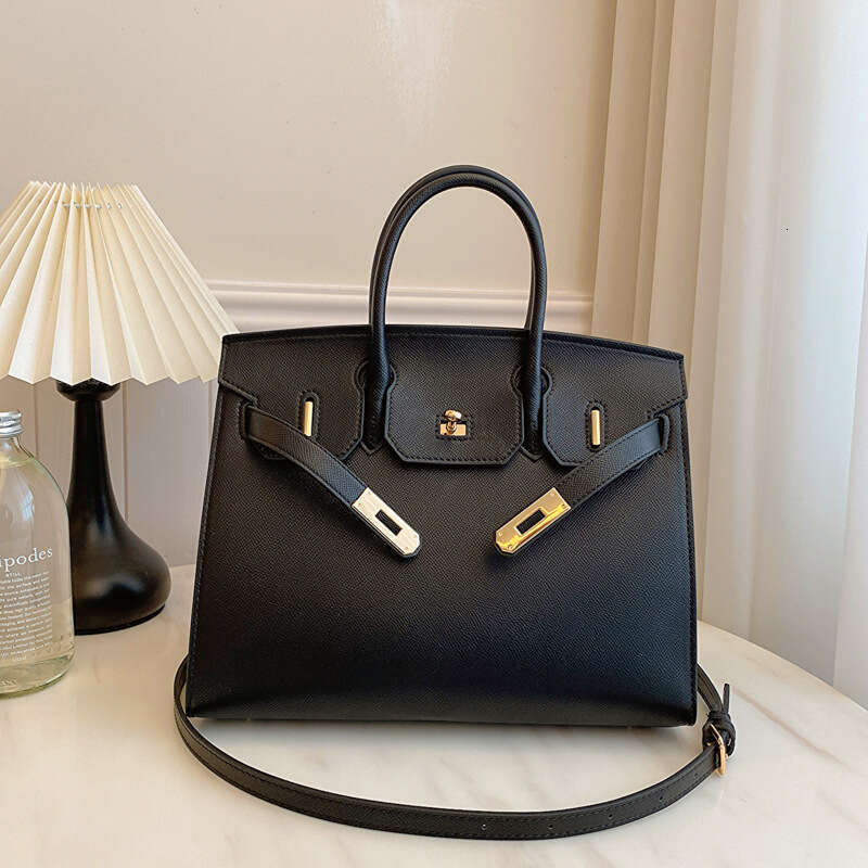 2025 New Tote Simple Versatile Fashion Handbag for Women Light Luxury Large Capacity Commuter Bag