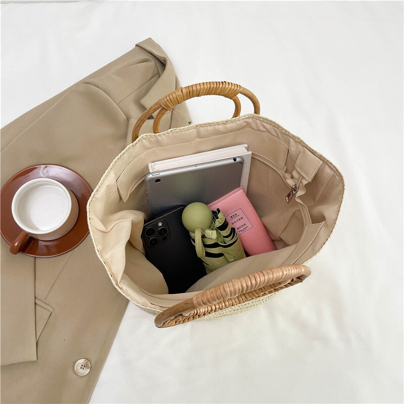 Free Shipping Designers New Tote Bag Fresh Hand Woven Handbag Womens Rattan Woven Crescent Bag Grass Woven Handbag