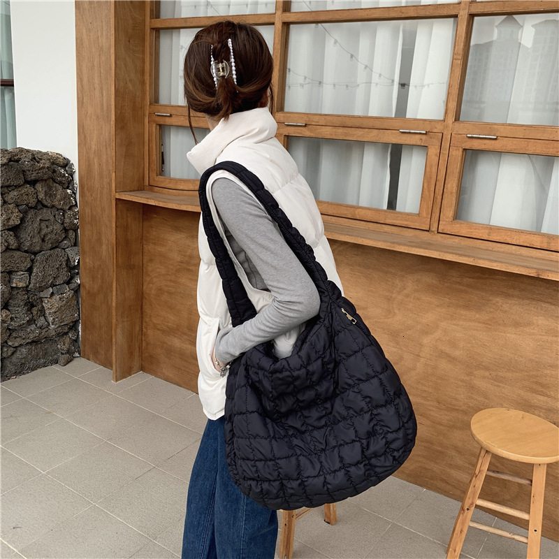 designer Niche Design Pleated Cloud Bag for Women New Casual Crossbody Commuter Bag Stylish Large Capacity Dumpling Bag