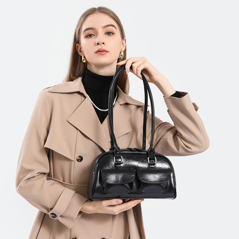 designer Women's Bag 2025 New Retro College Style Versatile Large Capacity Casual University Student Class Commuter Bag Single Shoulder Handbag