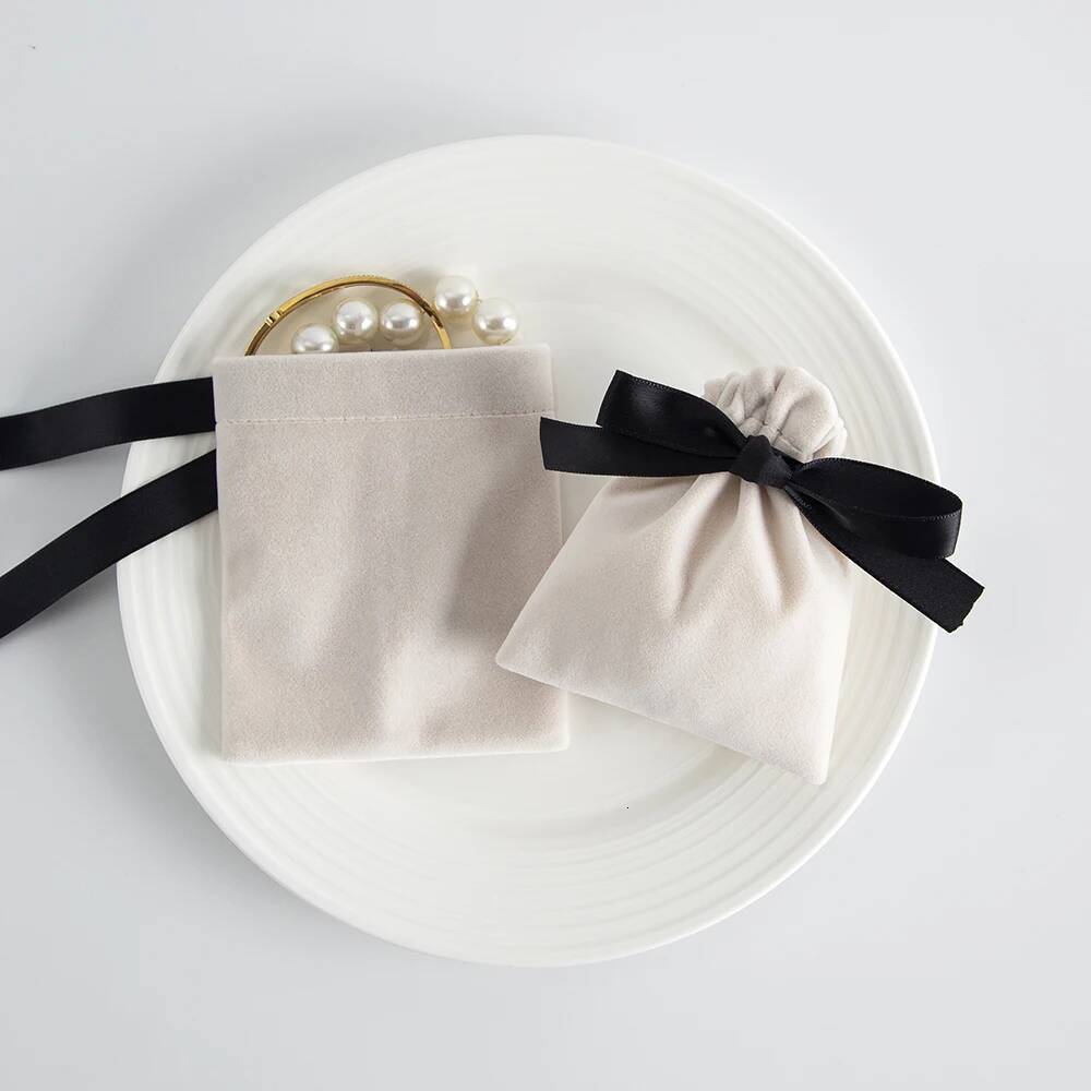 10pcs Bulk Beige Veet Pouches Ribbon Jewelry Packing Display Storage For Wedding Candy Gift Travel Drawstring Dust Bags