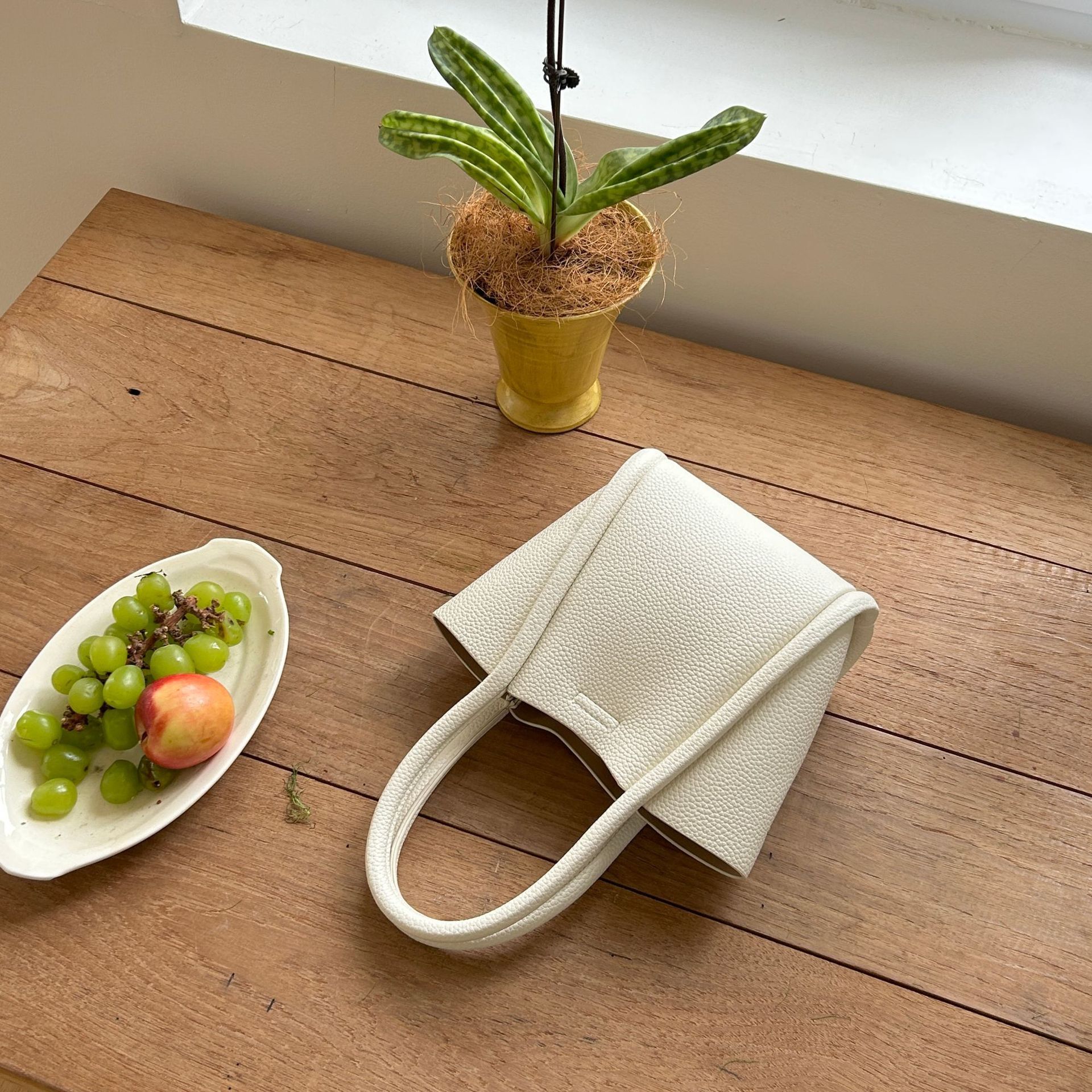 Top Brand High Quality New Style and Vegetable Basket Series Designer Edition Large Capacity Casual Handheld Bucket Bag for Women New Free Delivery De