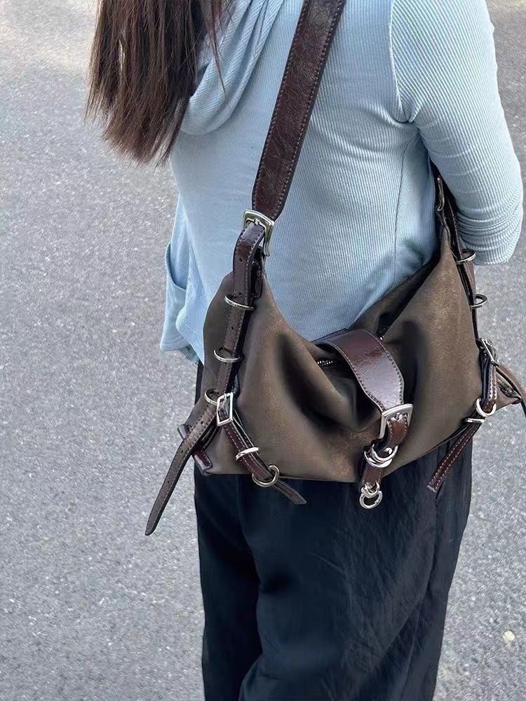 designer New Fashion Trend Unique Niche Underarm Bag Casual Simple Women's Phone Small Crossbody Shoulder Bag