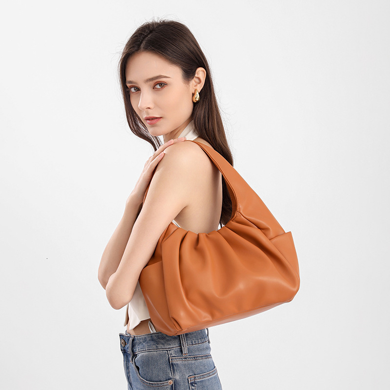 designer New 2025 Summer Niche Handbag Clutch Wrinkled Texture Cloud Bag European and American Fashion Horn Large Bag Women's Bag