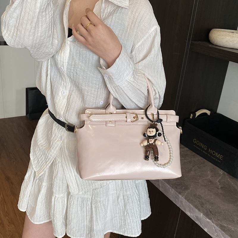 Free Shipping Fashion Super Popular Handheld Tote Bag 2025 New Summer Versatile Crossbody Bag Textured Stylish Handheld Shopping Bag Designer Small Ba