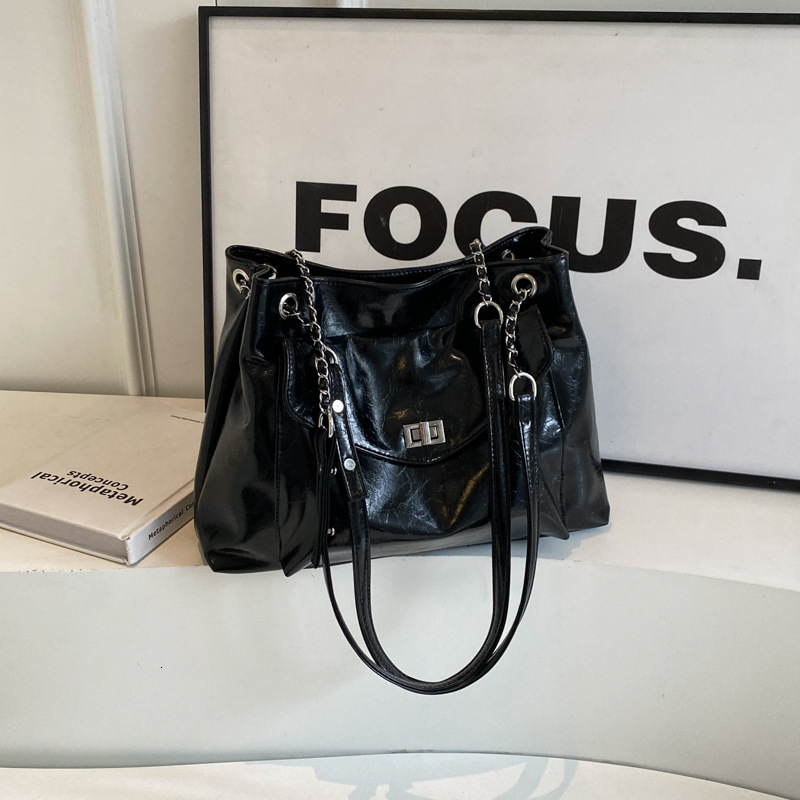 Free Shipping Designer's New Single Shoulder Large Bag For Women 2025 Fashion Silver Armpit Bag Versatile For Class Commuting Crossbody Bag