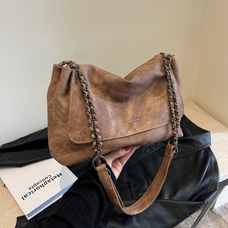 Vintage Fashion Shopping Handbag Versatile Bag For Designer Women New Winter Commuter Crossbody Free Shipping Small Square Bag High-end Chain Shoulder