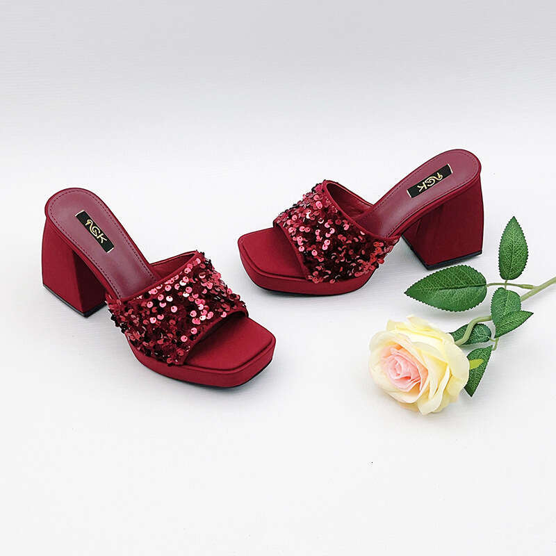 Super Slippers New Style Internet Celebrity Sequin Chunky Heel Elegant High-End Waterproof Platform Square Toe Extreme High Sandals for Women