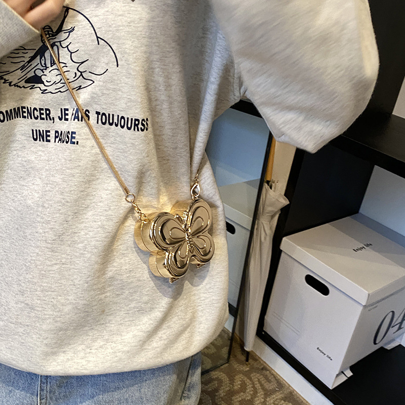 Free Shipping Designer This Year's Popular Butterfly Shaped Change Bag For Women 2025 New Style Mouth Red Envelope Niche Design Dinner Single Sho