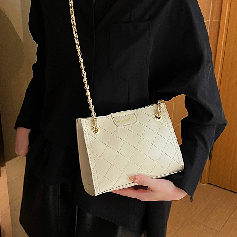 Free Shipping Designer Premium Texture Diamond Grid Chain Bag For Women 2025 New Trendy Versatile Ins Niche Crossbody Bag Armpit Shoulder Bag