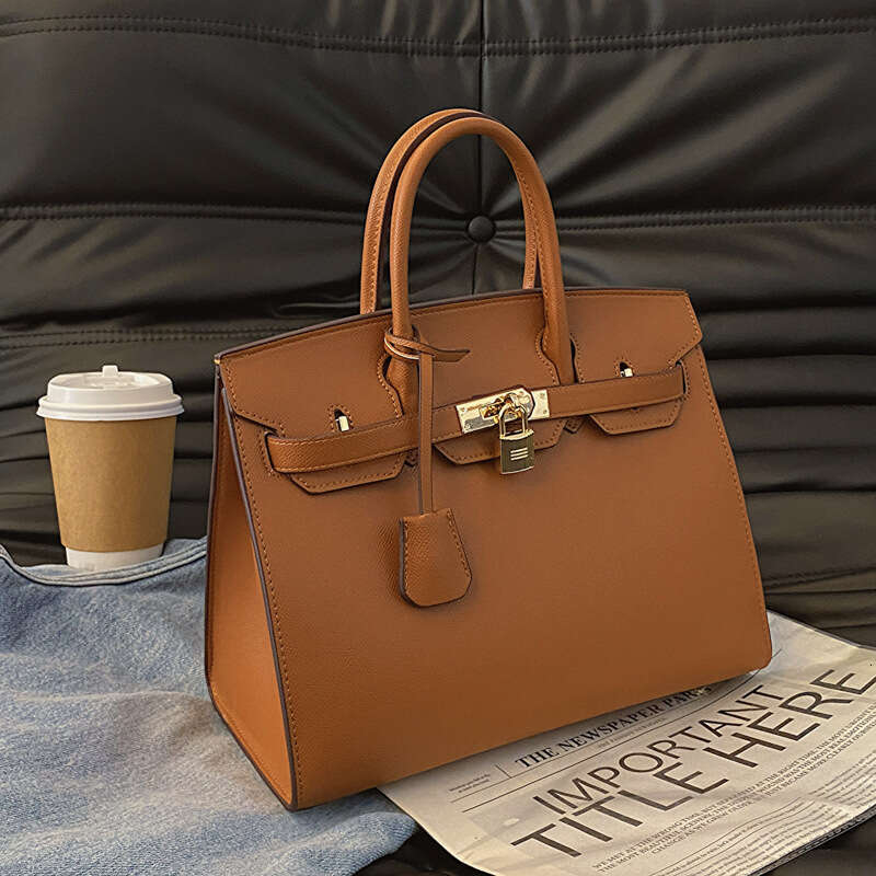 2025 New Tote Simple Versatile Fashion Handbag for Women Light Luxury Large Capacity Commuter Bag