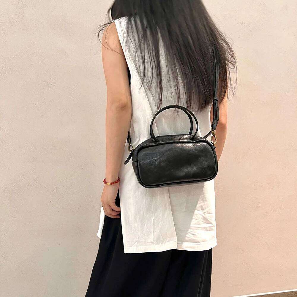 Small Women's Designer luxury bag Handbag With Flap Casual Zipper Shoulder Bag For Phone And Makeup Crossbody Stylish Design