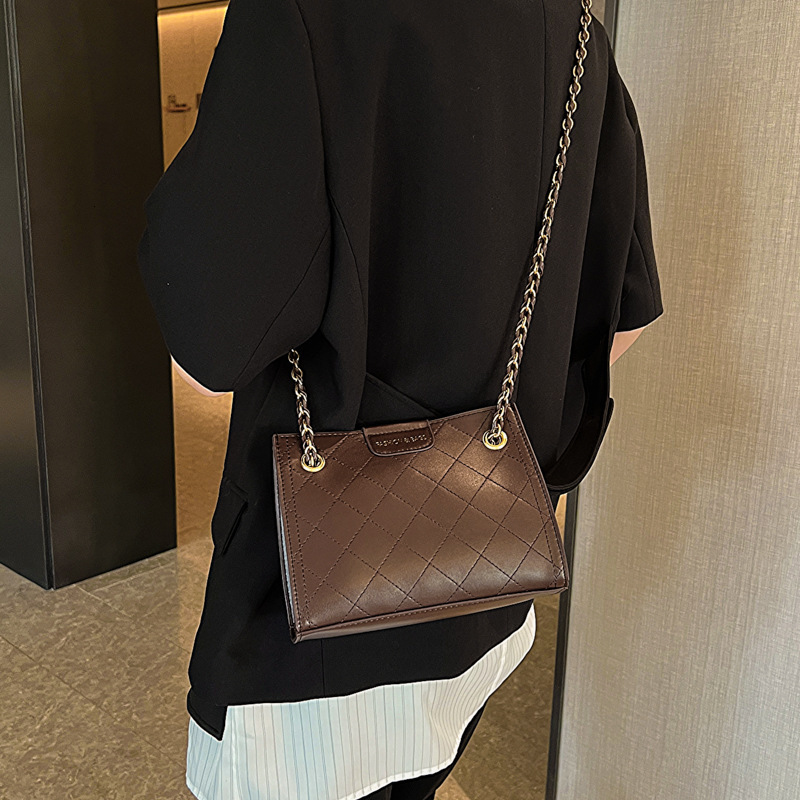 Free Shipping Designer Premium Texture Diamond Grid Chain Bag For Women 2025 New Trendy Versatile Ins Niche Crossbody Bag Armpit Shoulder Bag