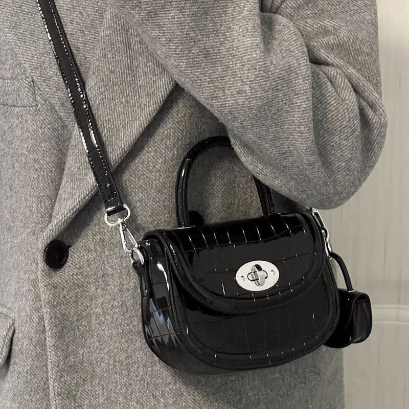 designer High-End Fashion Handbag Texture Niche Crossbody Bag for Women New Korean Style Fashion Single Shoulder Handbag Saddle Bag